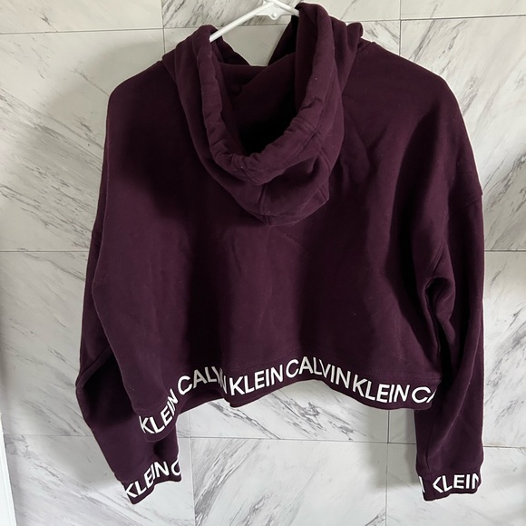 Calvin Klein NWOT maroon cropped hoodie - Picture 2 of 3